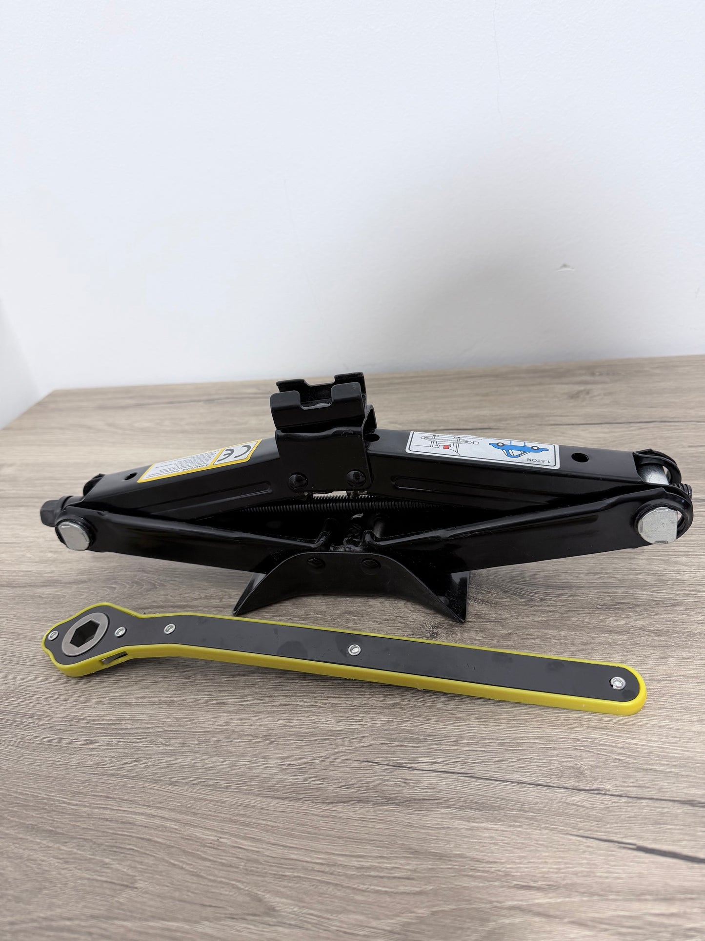 CRIC AVEC CLE MAGIQUE 1.5 ET 2 TONNES